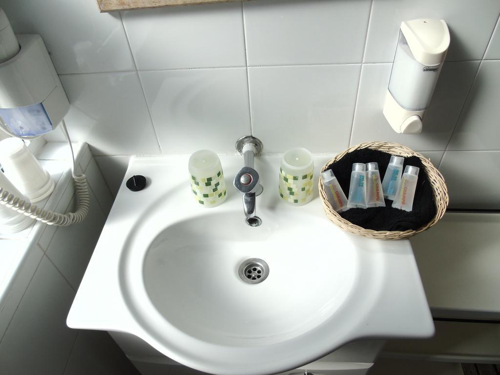 Hostal Aribau Barcelona Buitenkant foto