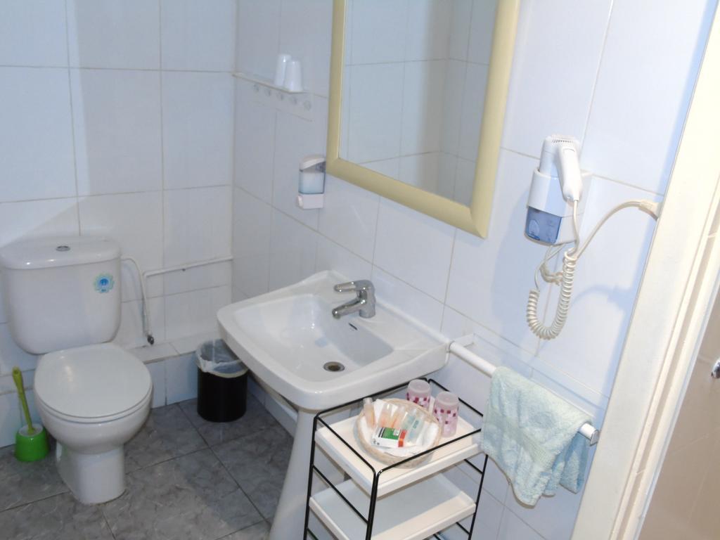 Hostal Aribau Barcelona Buitenkant foto