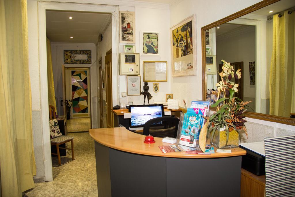 Hostal Aribau Barcelona Buitenkant foto