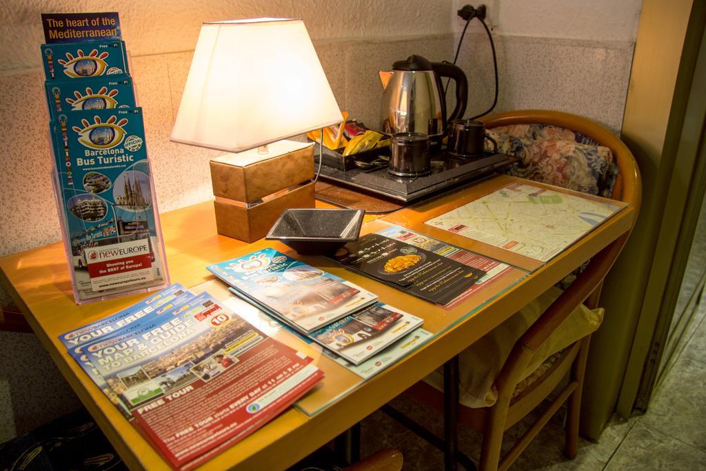 Hostal Aribau Barcelona Buitenkant foto