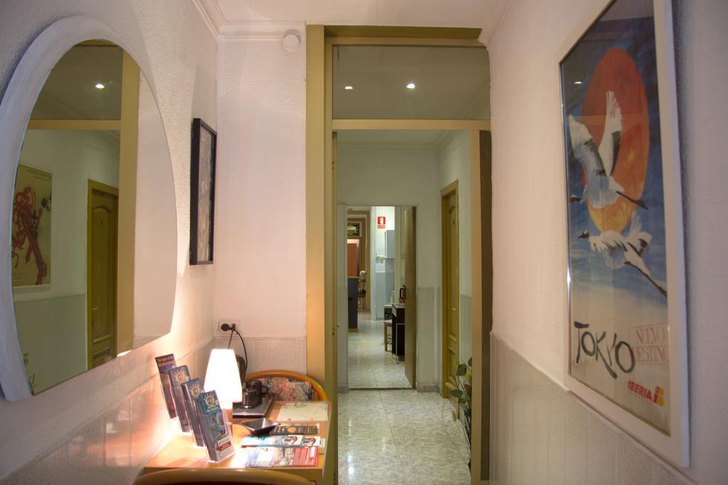 Hostal Aribau Barcelona Buitenkant foto