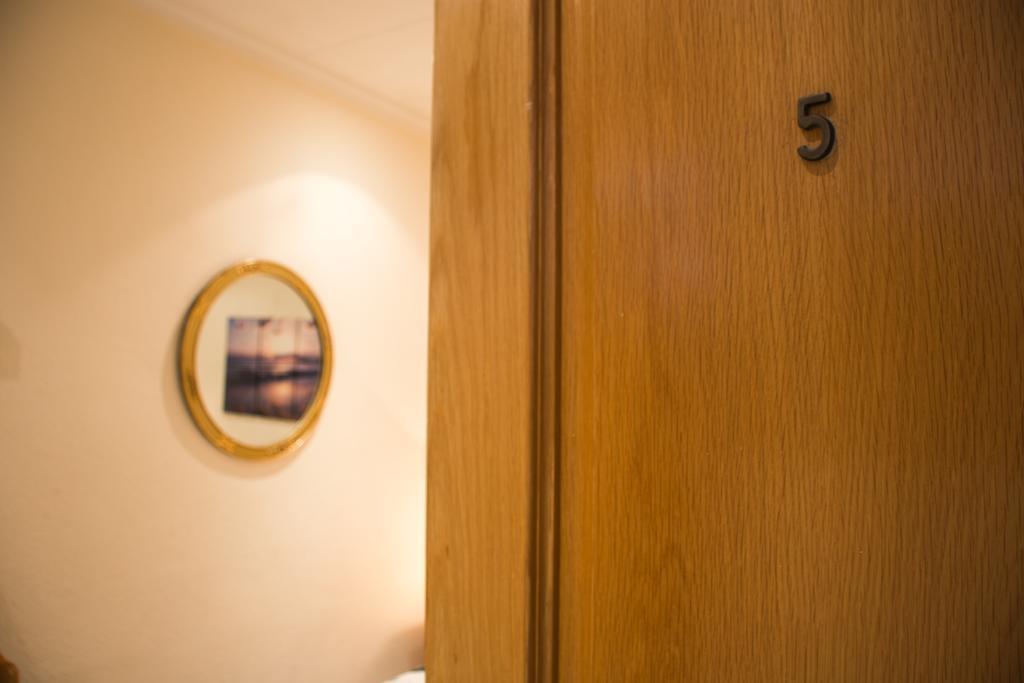 Hostal Aribau Barcelona Buitenkant foto