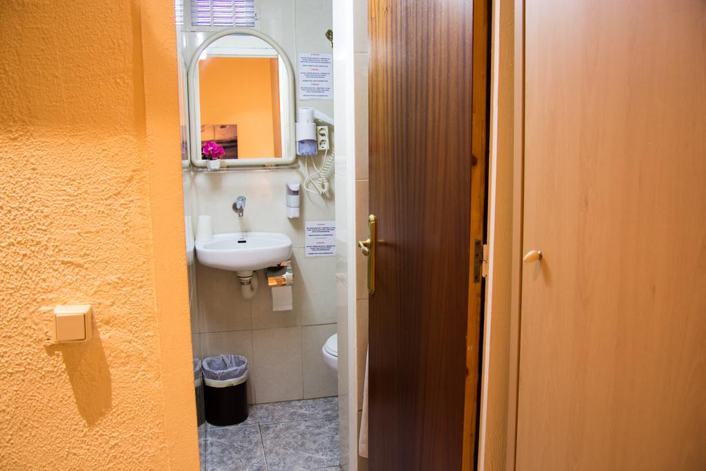Hostal Aribau Barcelona Buitenkant foto