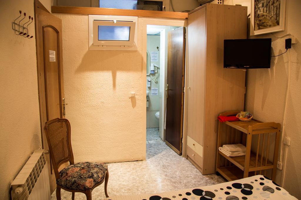 Hostal Aribau Barcelona Buitenkant foto