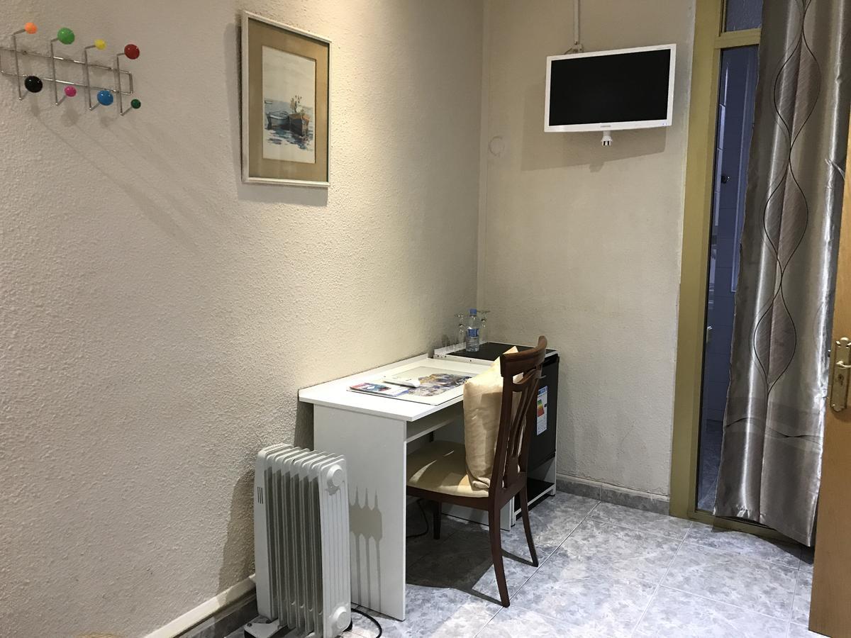Hostal Aribau Barcelona Buitenkant foto