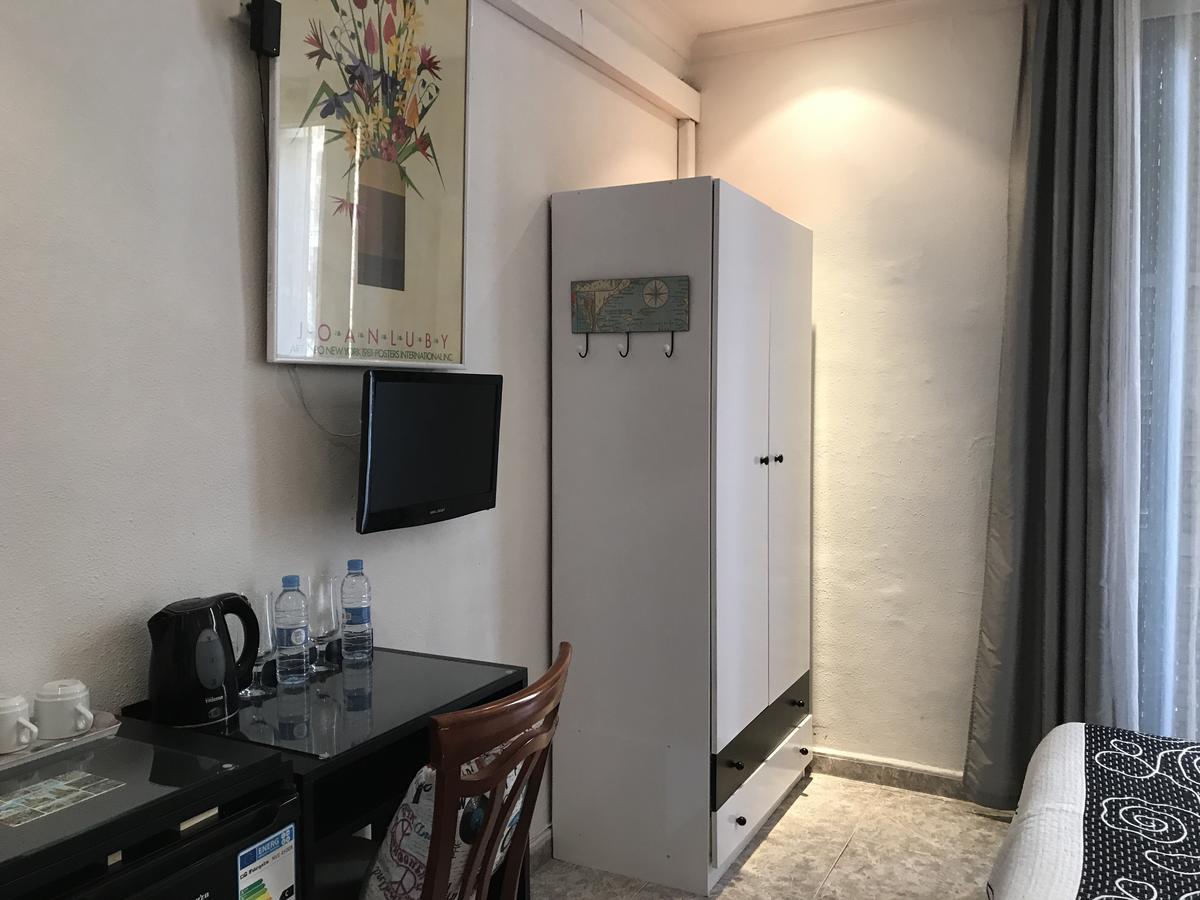 Hostal Aribau Barcelona Buitenkant foto