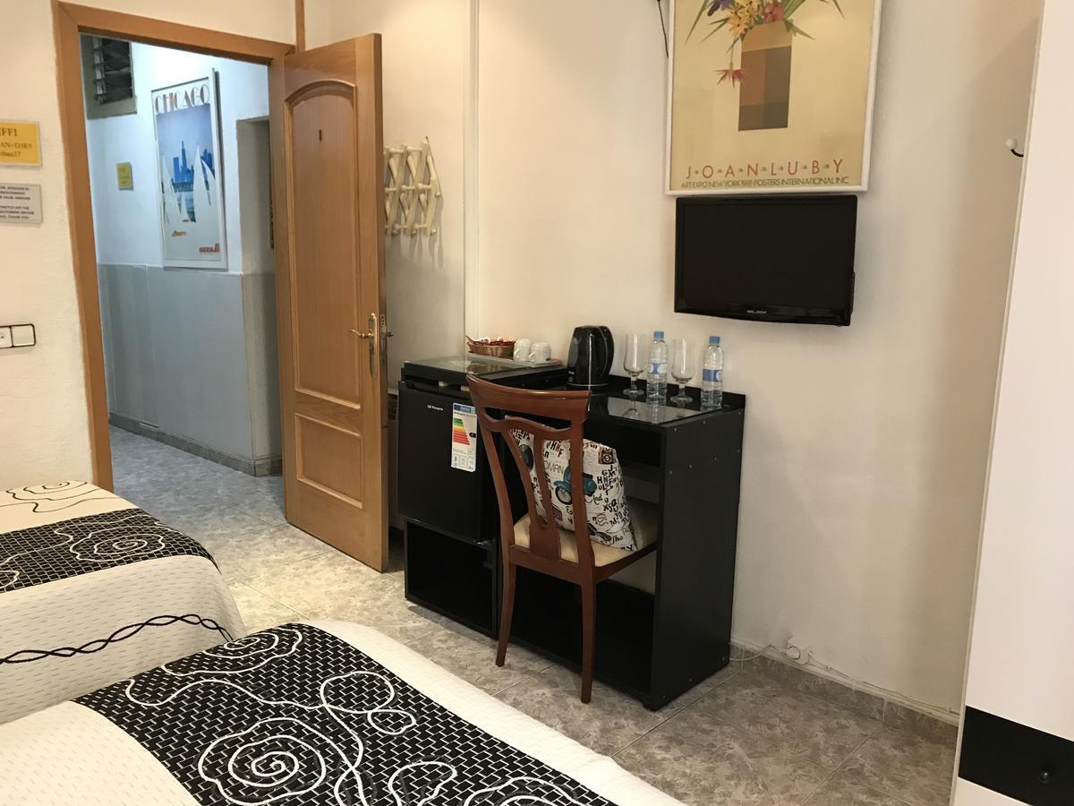 Hostal Aribau Barcelona Buitenkant foto