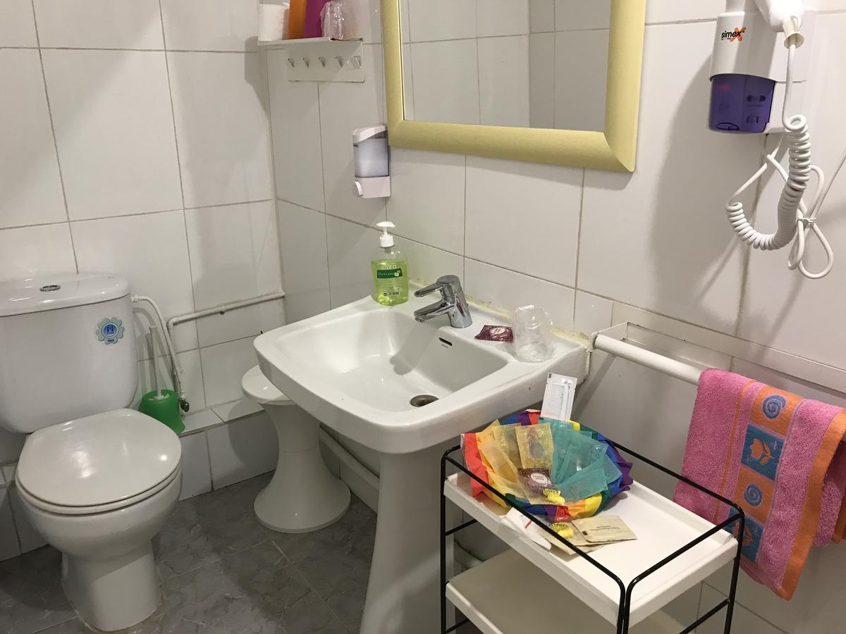 Hostal Aribau Barcelona Buitenkant foto