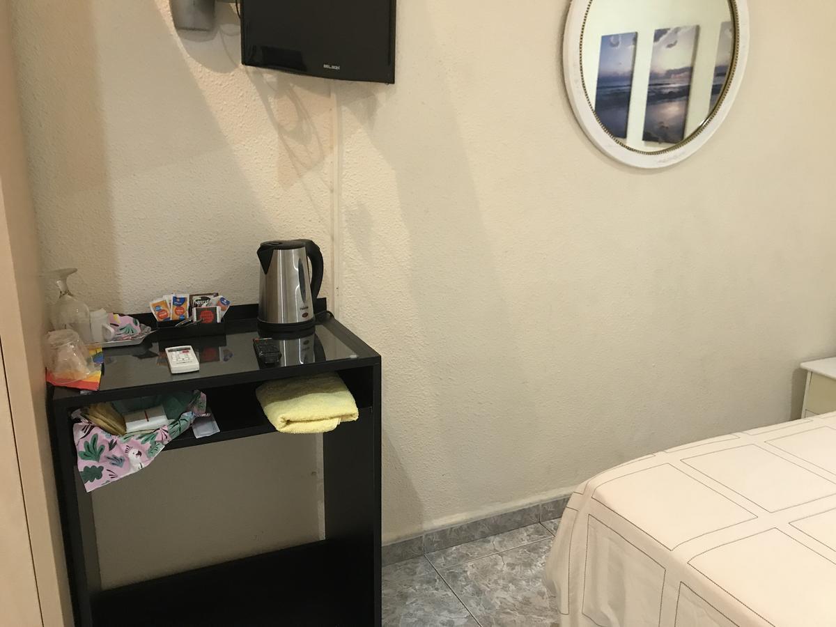 Hostal Aribau Barcelona Buitenkant foto
